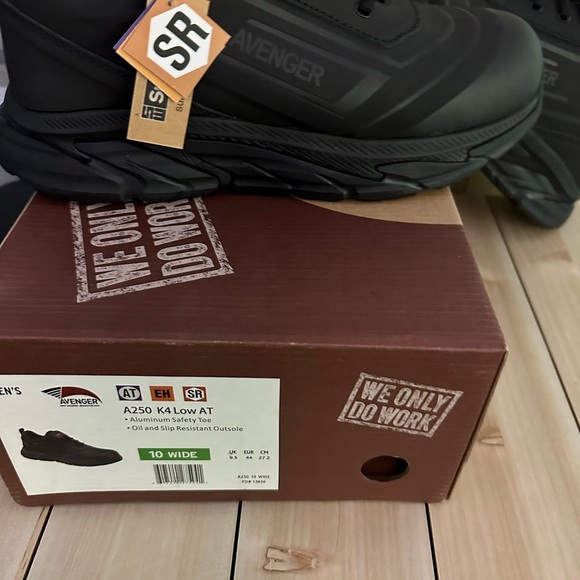 Avenger Work Boots
Men's Aluminum Toe
A250 K4 Low Top
Industrial Shoe - Picture 2 of 4